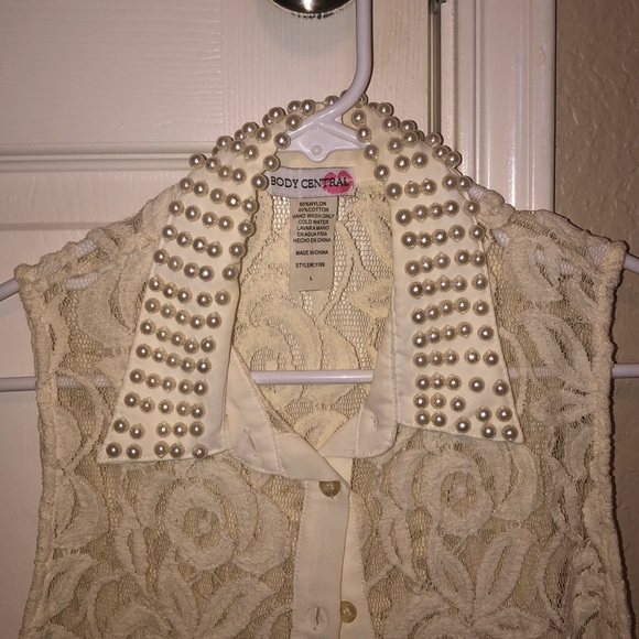 Off white lace sleeveless top & pearl collar - Picture 3 of 5